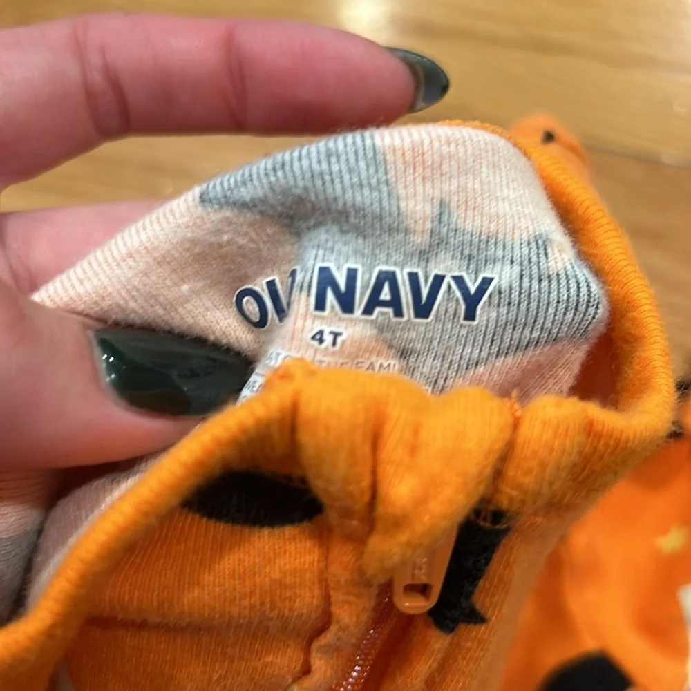Old navy 4 t halloween sleeper good condition
